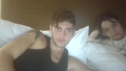 Snapshot of losrompecamera chatting on 10/31/25, 04:57 LosRompeCamera online show from 10/31/25, 04:57