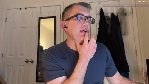 Snapshot of lostandlonelysoul chatting on 11/16/25, 05:35 Hazemir online show from 11/16/25, 05:35