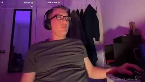 Snapshot of lostandlonelysoul chatting on 03/29/26, 04:34 Hazemir online show from 03/29/26, 04:34