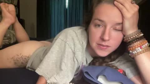 Snapshot of lothlori chatting on 11/18/25, 02:54 lothlori online show from 11/18/25, 02:54