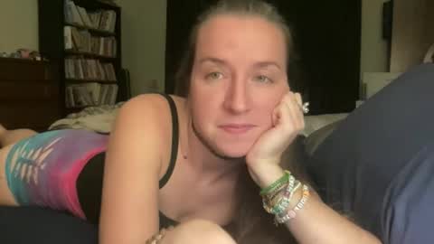 Snapshot of lothlori chatting on 11/25/25, 02:22 lothlori online show from 11/25/25, 02:22