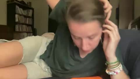 Snapshot of lothlori chatting on 11/27/25, 01:18 lothlori online show from 11/27/25, 01:18