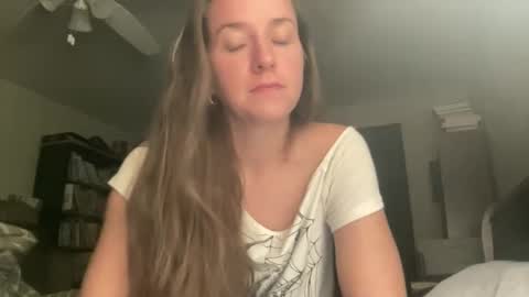 Snapshot of lothlori chatting on 11/30/25, 12:14 lothlori online show from 11/30/25, 12:14