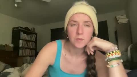 Snapshot of lothlori chatting on 12/18/25, 02:17 lothlori online show from 12/18/25, 02:17