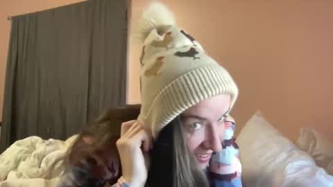 Snapshot of lothlori chatting on 12/21/25, 02:24 lothlori online show from 12/21/25, 02:24