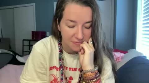 Snapshot of lothlori chatting on 02/19/26, 02:24 lothlori online show from 02/19/26, 02:24