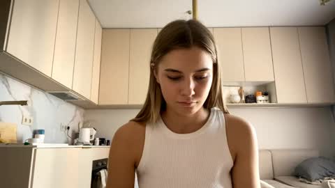 Snapshot of louannkorth chatting on 06/03/26, 02:33 Bella online show from 06/03/26, 02:33