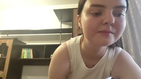 Snapshot of loudeguise chatting on 06/24/26, 01:10 Esma online show from 06/24/26, 01:10