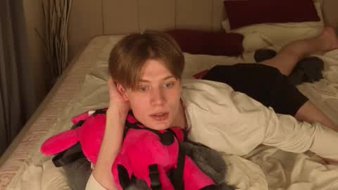 Snapshot of louie_evans chatting on 01/07/26, 04:04 louie_evans online show from 01/07/26, 04:04