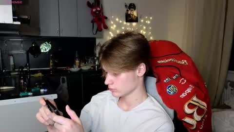 Snapshot of louie_evans chatting on 03/05/26, 08:27 louie_evans online show from 03/05/26, 08:27