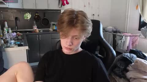 Snapshot of louie_evans chatting on 03/14/26, 10:10 louie_evans online show from 03/14/26, 10:10