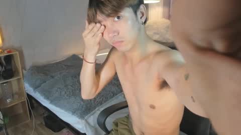 Snapshot of louieismy_name chatting on 12/27/24, 02:25 ignot ursh online show from 12/27/24, 02:25