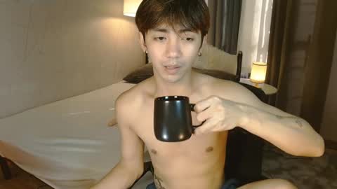 Snapshot of louieismy_name chatting on 12/31/24, 01:04 ignot ursh online show from 12/31/24, 01:04