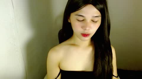 Snapshot of louilalicious chatting on 12/17/25, 01:00 louilalicious online show from 12/17/25, 01:00