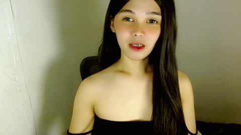 Snapshot of louilalicious chatting on 12/19/25, 01:34 louilalicious online show from 12/19/25, 01:34