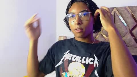 Snapshot of louis_hardstar chatting on 12/27/24, 08:28 Louis Valdz online show from 12/27/24, 08:28