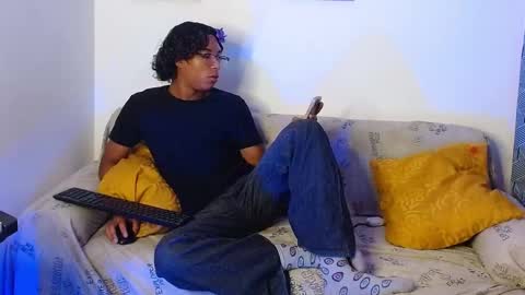 Snapshot of louis_hardstar chatting on 01/20/25, 04:01 Louis Valdz online show from 01/20/25, 04:01