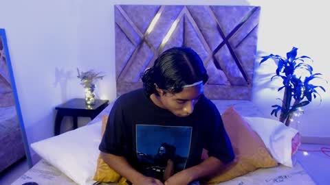 Snapshot of louis_hardstar chatting on 01/25/25, 06:02 Louis Valdz online show from 01/25/25, 06:02