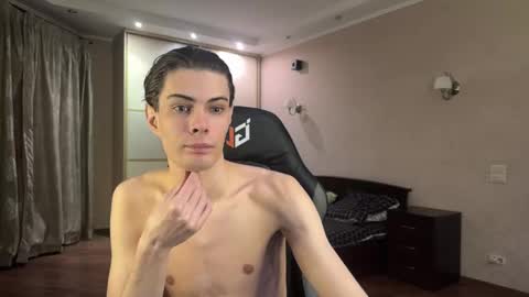 Snapshot of louis_preston chatting on 03/01/25, 04:00 Mark online show from 03/01/25, 04:00