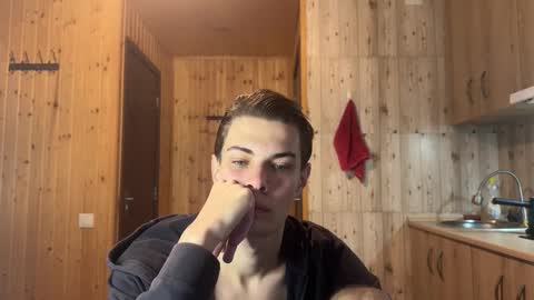 Snapshot of louis_preston chatting on 11/28/25, 05:43 Mark online show from 11/28/25, 05:43