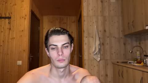 Snapshot of louis_preston chatting on 01/06/26, 05:05 Mark online show from 01/06/26, 05:05