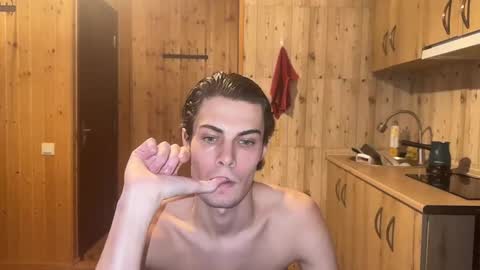 Snapshot of louis_preston chatting on 02/27/26, 04:40 Mark online show from 02/27/26, 04:40