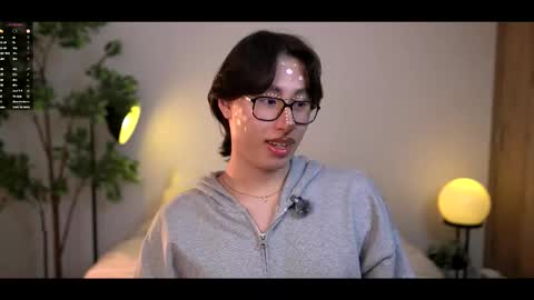 Snapshot of louis_zh chatting on 10/26/25, 12:49 Louis online show from 10/26/25, 12:49