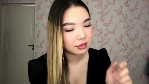 Snapshot of louise_kiss_ chatting on 03/26/26, 06:08 Loulse online show from 03/26/26, 06:08