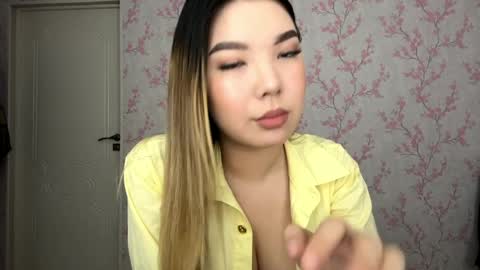 Snapshot of louise_kiss_ chatting on 03/28/26, 02:33 Loulse online show from 03/28/26, 02:33