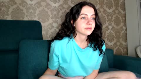 Snapshot of louise_phlox chatting on 02/28/25, 12:42 Louise online show from 02/28/25, 12:42