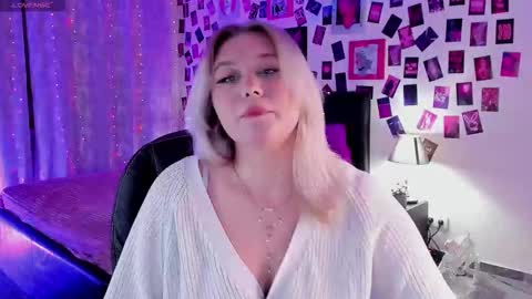 Loise online show from 10/22/25, 03:34