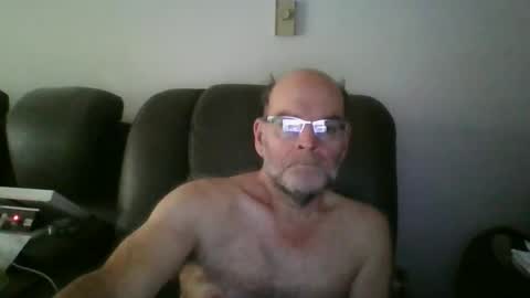 Snapshot of louism13 chatting on 12/09/24, 01:02 louism13 online show from 12/09/24, 01:02