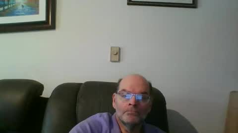 Snapshot of louism13 chatting on 12/29/24, 05:22 louism13 online show from 12/29/24, 05:22