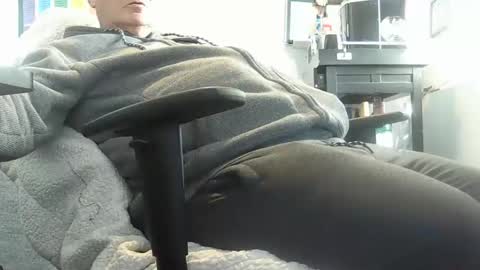 loumtl3 online show from 02/22/25, 12:29