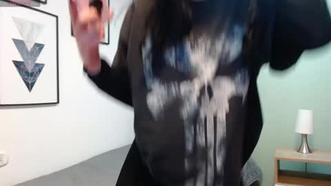 Snapshot of lourdes_metal chatting on 04/15/26, 09:26 Lou online show from 04/15/26, 09:26