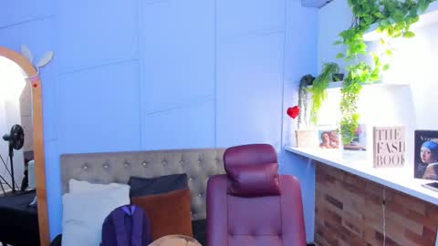 Louren Fox online show from 11/26/25, 11:33