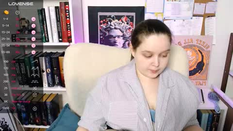 Snapshot of lovbess chatting on 02/15/26, 09:11 Mia online show from 02/15/26, 09:11