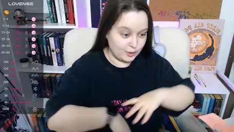 Snapshot of lovbess chatting on 02/25/26, 03:32 Mia online show from 02/25/26, 03:32