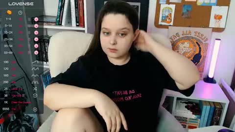 Snapshot of lovbess chatting on 03/26/26, 10:32 Mia online show from 03/26/26, 10:32