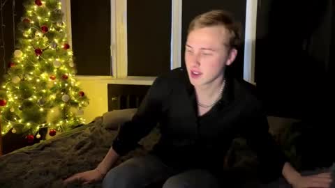 Snapshot of love4couple chatting on 01/12/26, 12:21 Mary and Tom online show from 01/12/26, 12:21