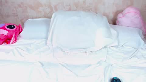 love bella  online show from 02/21/25, 12:06