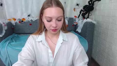 love bella  online show from 10/22/25, 12:44