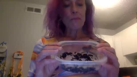 Snapshot of love_blooms chatting on 03/24/26, 06:29 love_blooms online show from 03/24/26, 06:29