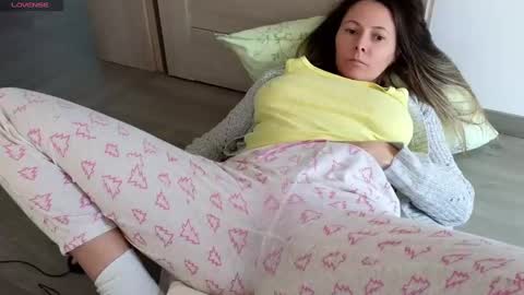 Snapshot of love_jessy_love chatting on 12/16/24, 12:16 jessmy pleasure is in your hands s online show from 12/16/24, 12:16