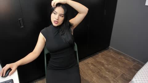 Snapshot of love_kris chatting on 10/31/25, 01:17 Kristen LoveBerry online show from 10/31/25, 01:17