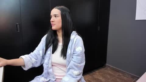 Snapshot of love_kris chatting on 11/02/25, 12:57 Kristen LoveBerry online show from 11/02/25, 12:57