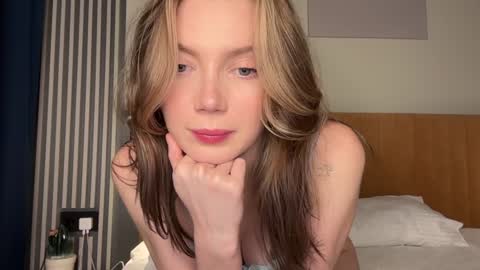 Sofi   online show from 10/06/25, 04:59