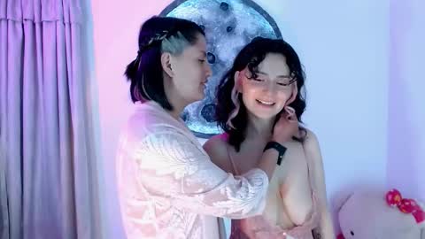 Snapshot of love_oftwo chatting on 11/17/25, 10:48 Melisa Emily online show from 11/17/25, 10:48