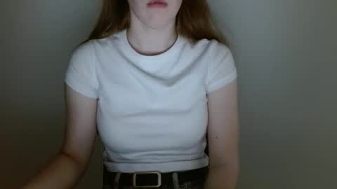 Snapshot of love_vivian chatting on 05/17/26, 01:18 Vivian online show from 05/17/26, 01:18