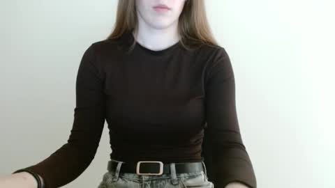 Snapshot of love_vivian chatting on 05/20/26, 12:33 Vivian online show from 05/20/26, 12:33